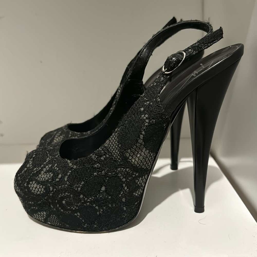 Giuseppe Zanotti Peep Toe Lace Stiletto | Black Size 5.5